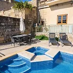 Sylvia' S Millhouse * Kerċem
