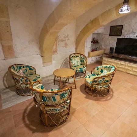 Sylvia' S Millhouse *