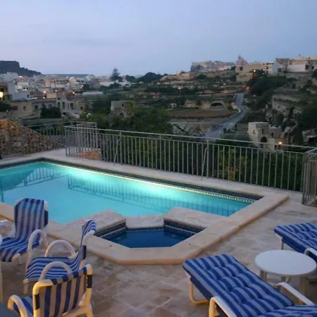 Sylvia' S Millhouse * Kerċem