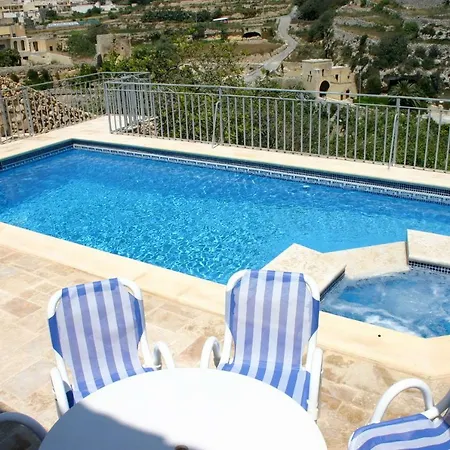 Sylvia' S Millhouse בית נופש *