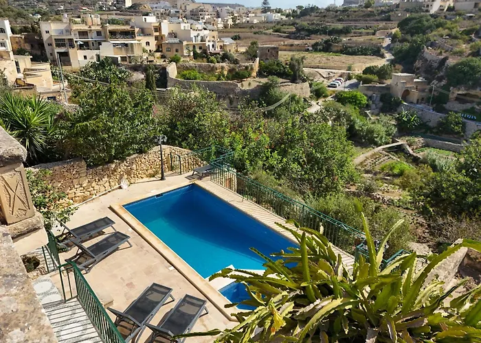 Sylvia' S Millhouse *