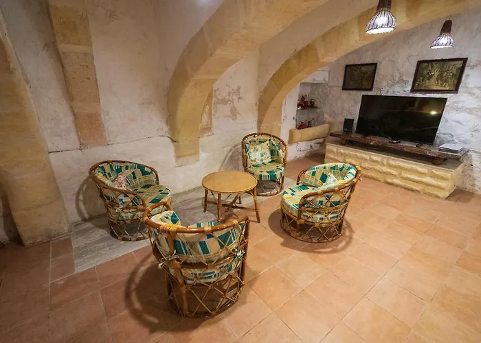 Sylvia' S Millhouse *