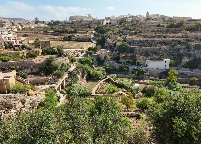 Sylvia' S Millhouse * Kercem