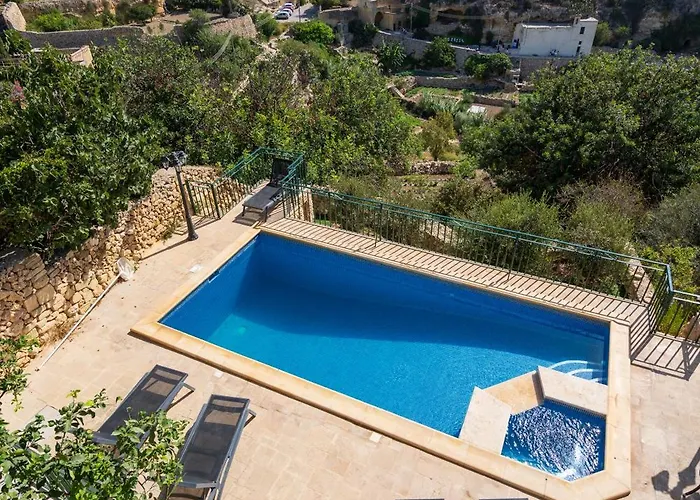 Sylvia' S Millhouse Kerċem